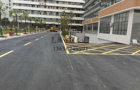 蘇州廣場道路交通設(shè)施標志和道路劃線多少錢？
