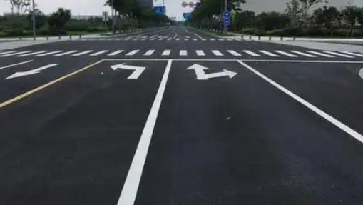 蘇州相城區(qū)廠區(qū)劃線選哪家？專業(yè)施工團隊，多年經(jīng)驗值得信賴